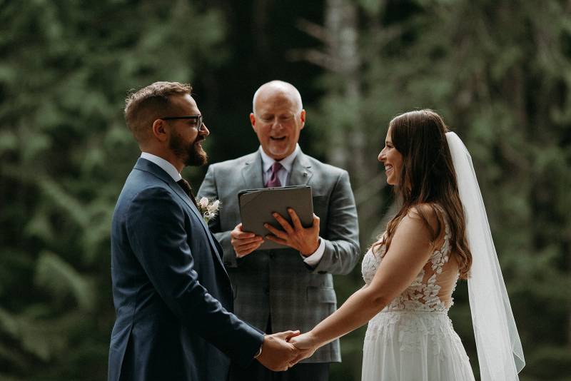 Officiant de cérémonie laïque à Garches : une union chaleureuse, poétique, moderne et profondément personnalisée pour chaque couple