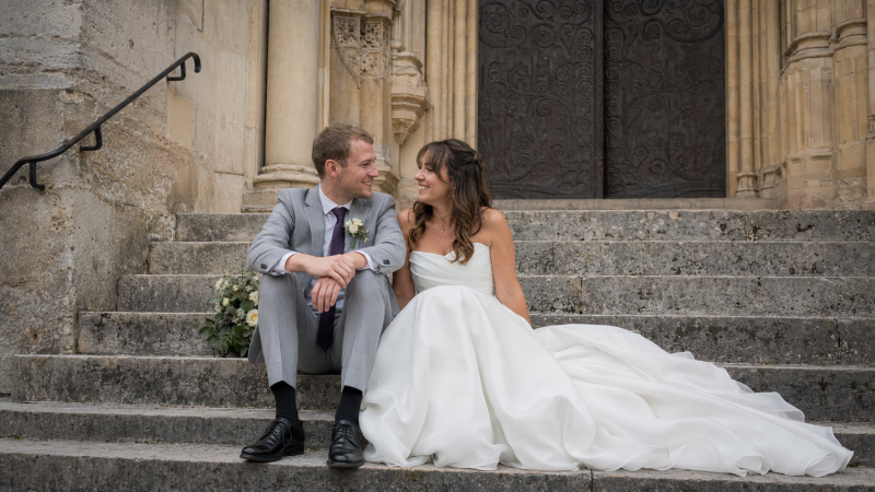 Officiant de cérémonie laïque à Poissy : une célébration intime portée par des émotions sincères et authentiques inoubliables