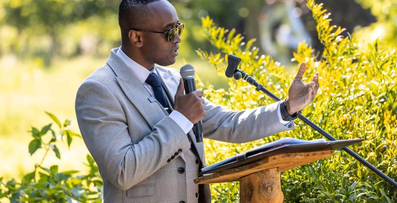 Prestation d'officiant de cérémonie laïque